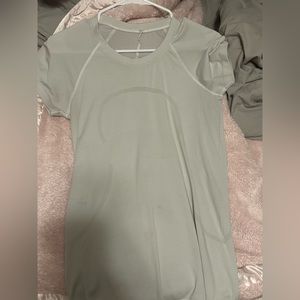 size 8 Lululemon swiftly tech shirt full length